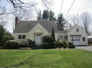 417 Elmwood Dr, Windsor Locks, CT 06096