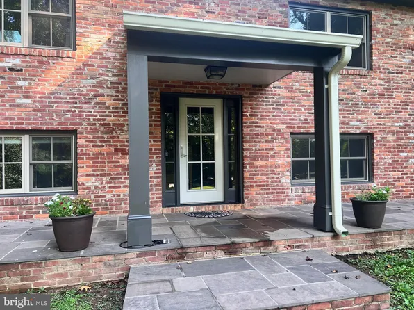 10432 Miller Rd, Oakton, VA 22124