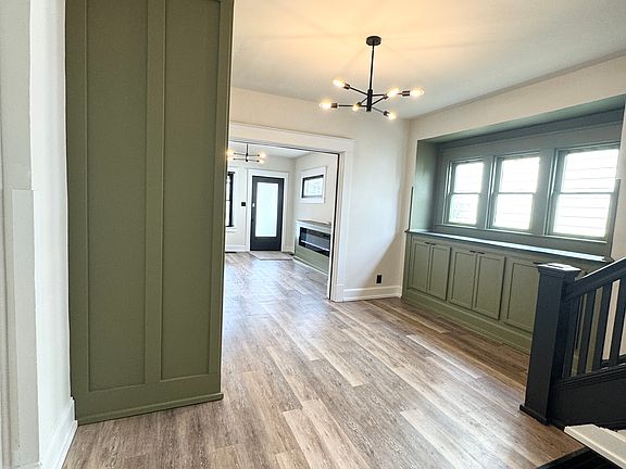 4th image of 1427 N Lasalle St