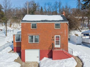 1212 Circle Dr, Pittsburgh, PA 15221