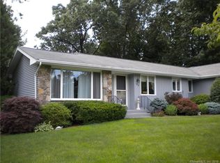 38 Patriot Ln, Manchester, CT 06040