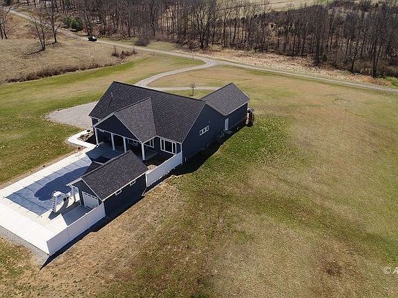 4th image of 460 Homestead Ln