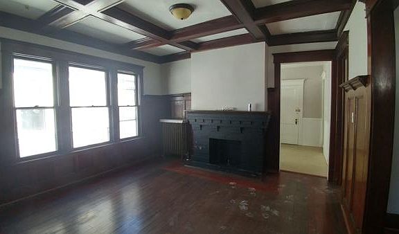3rd image of 107 Northampton St