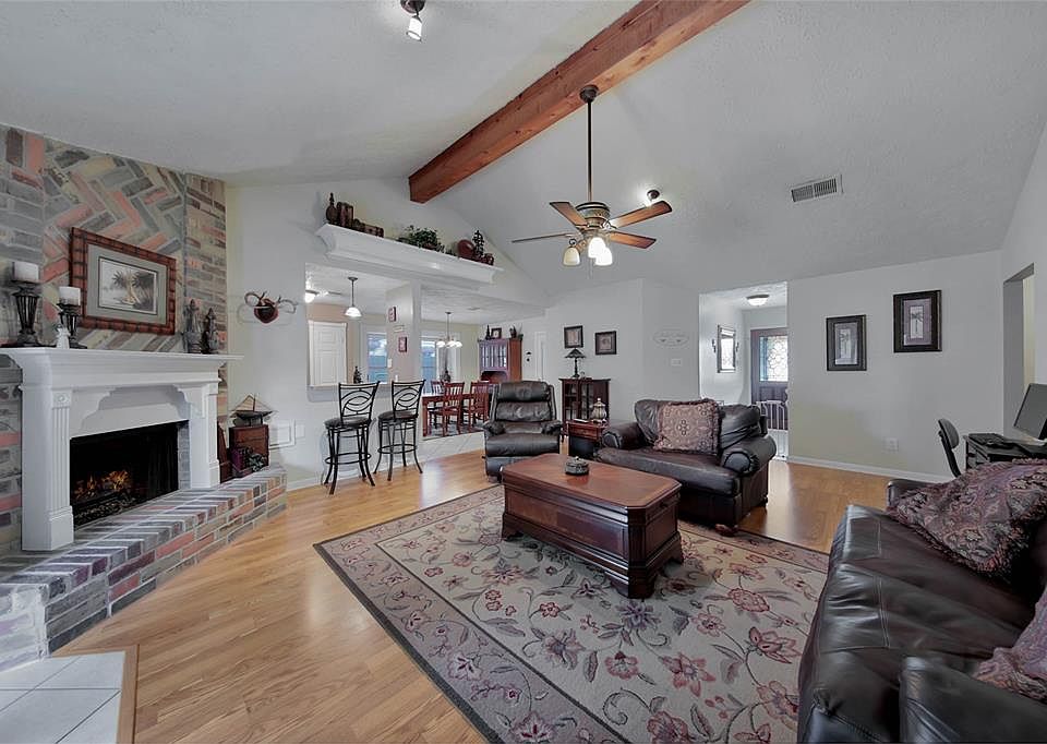 1st image of 913 Briarwood Ct