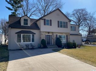 135 Woodlawn Rd, Quincy, IL 62301