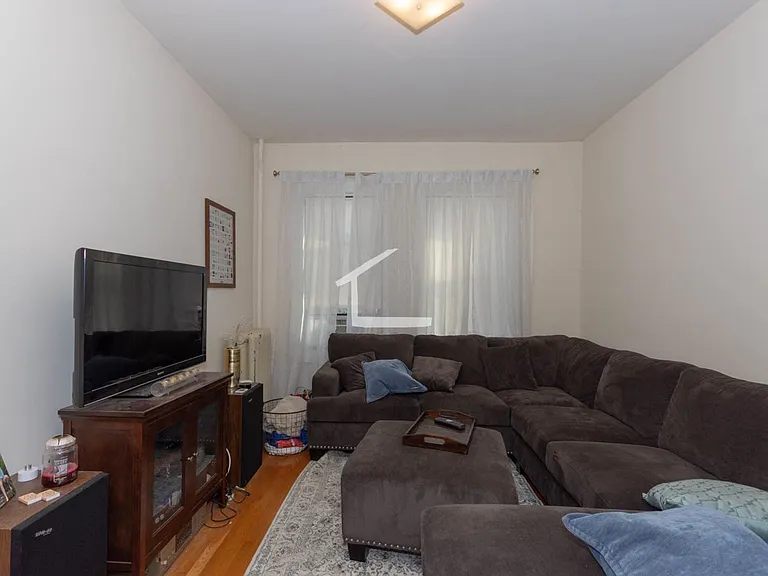 4 Park Vale Ave #8 — Photo 2
