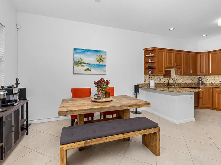 1222 NE 18th Ave #1 — Photo 8