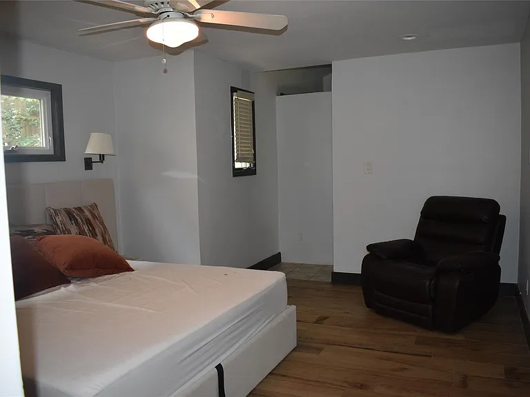 4521 Maple St — Photo 9