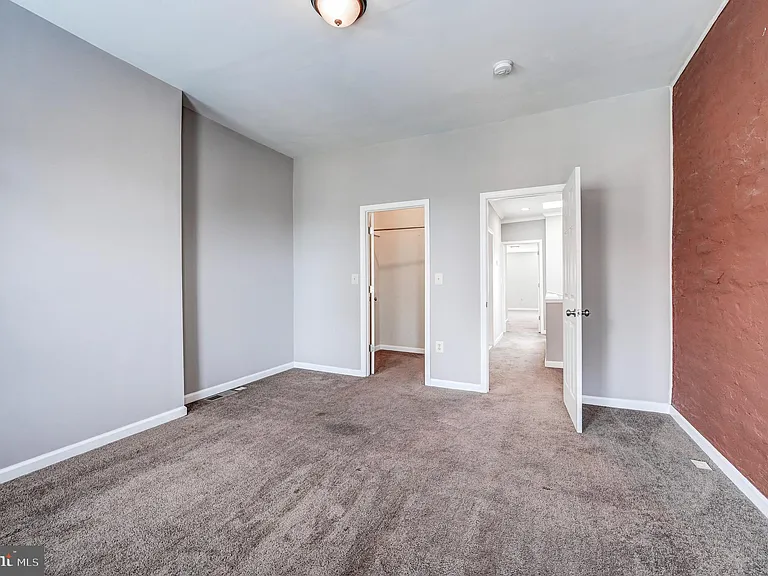2103 E Madison St — Photo 13