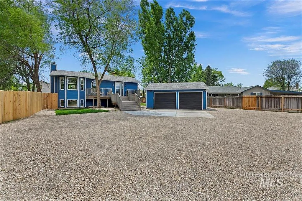 6247 W Northview St — Photo 1