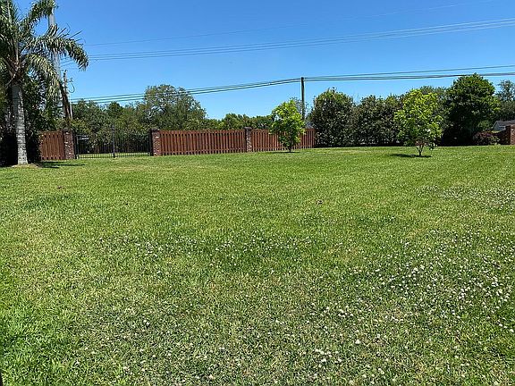 5th image of 110 Adam Dr