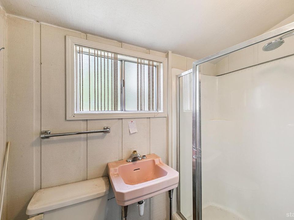2nd image of 924 Kekin St