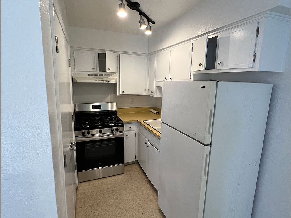 1st image of 501 Columbia Dr SE #7