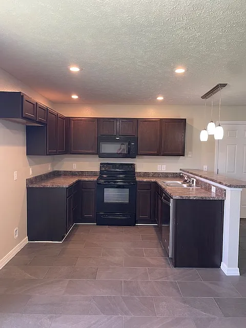 1012 S Ball Ct — Photo 2