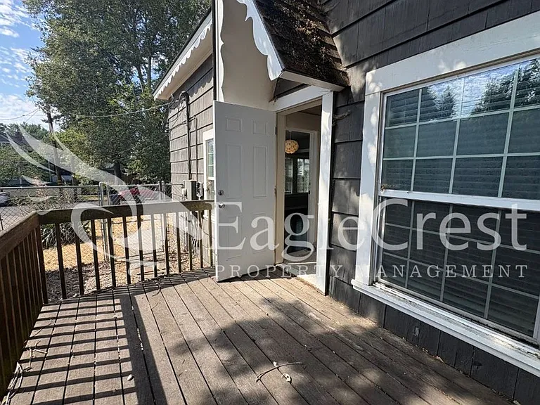 613 Locust St — Photo 22