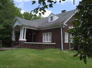 200 N 1st St, Fairfield, IL 62837