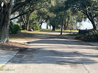 28 Terrace Ave, Pass Christian, MS 39571