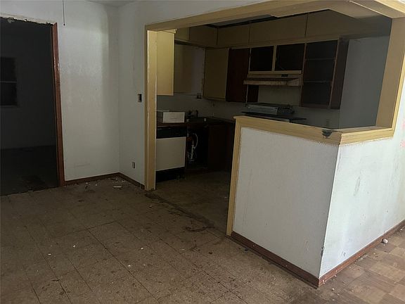 5th image of 1335 N Rosedale Ave