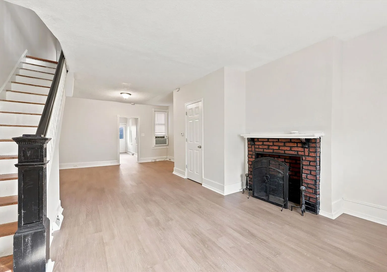 529 N Clayton St — Photo 4