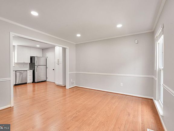 4th image of 15871 Montview Dr