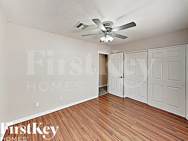 1007 W Utopia Rd — Photo 8