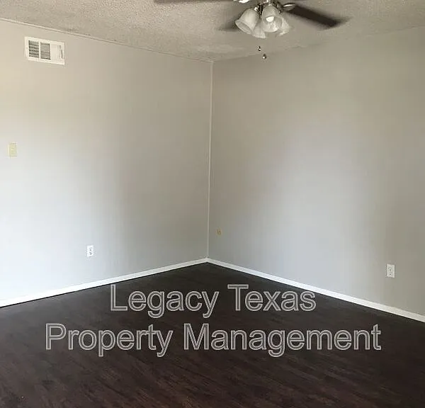 1401 Courtney Pl #C — Photo 11