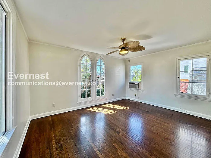 132 N Crescent Heights Blvd — Photo 18
