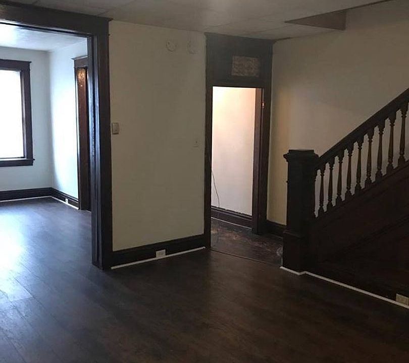 1st image of 109 East Ave