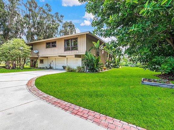 2nd image of 2325 Admiral Way