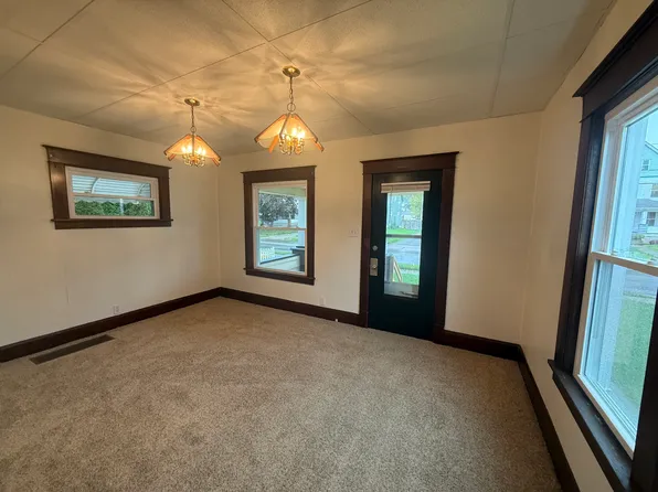 170 Center St, Struthers, OH 44471