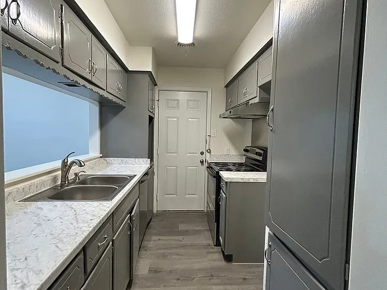 3601 Catalina Dr — Photo 6