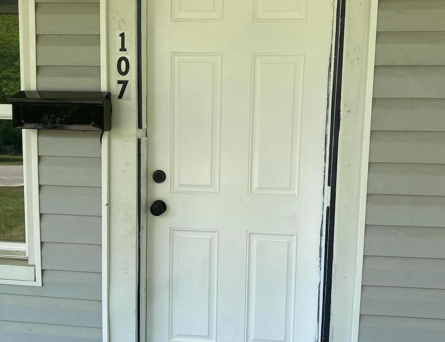 2 bed, 1.0 bath, 902 sqft, $914 — Photo 2