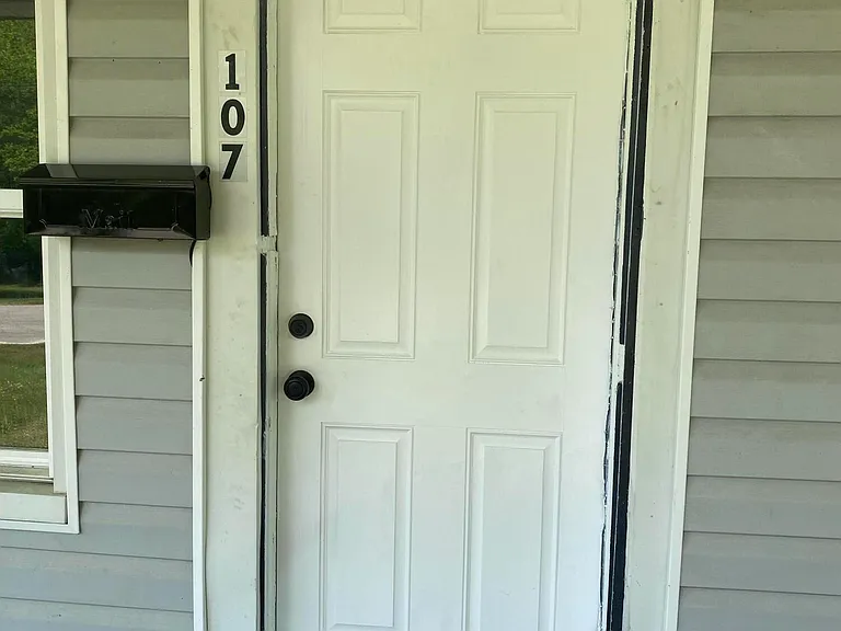 107 Baltimore Ave — Photo 2