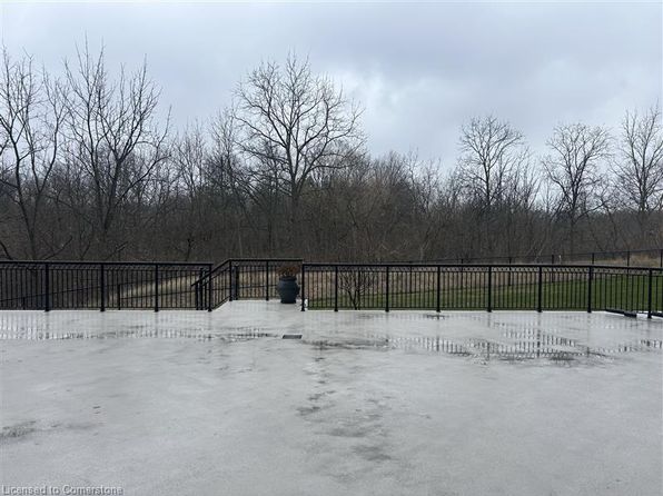 2750 King St E #304, Hamilton, ON L8G 0B8