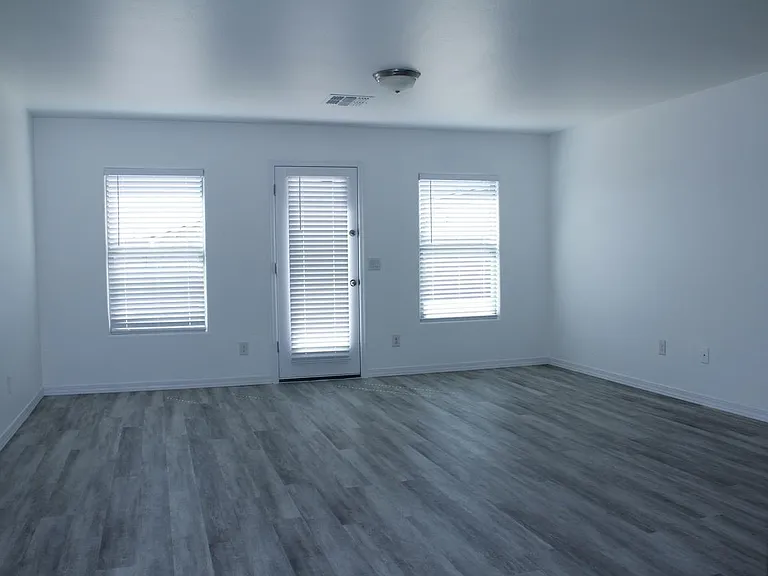 123 E Watson Pl — Photo 18