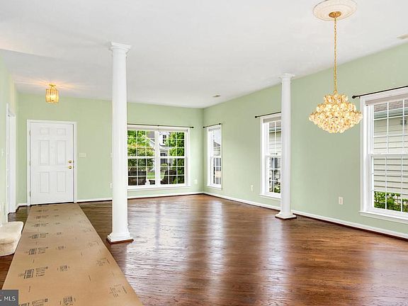 4th image of 214 Concerto Ave