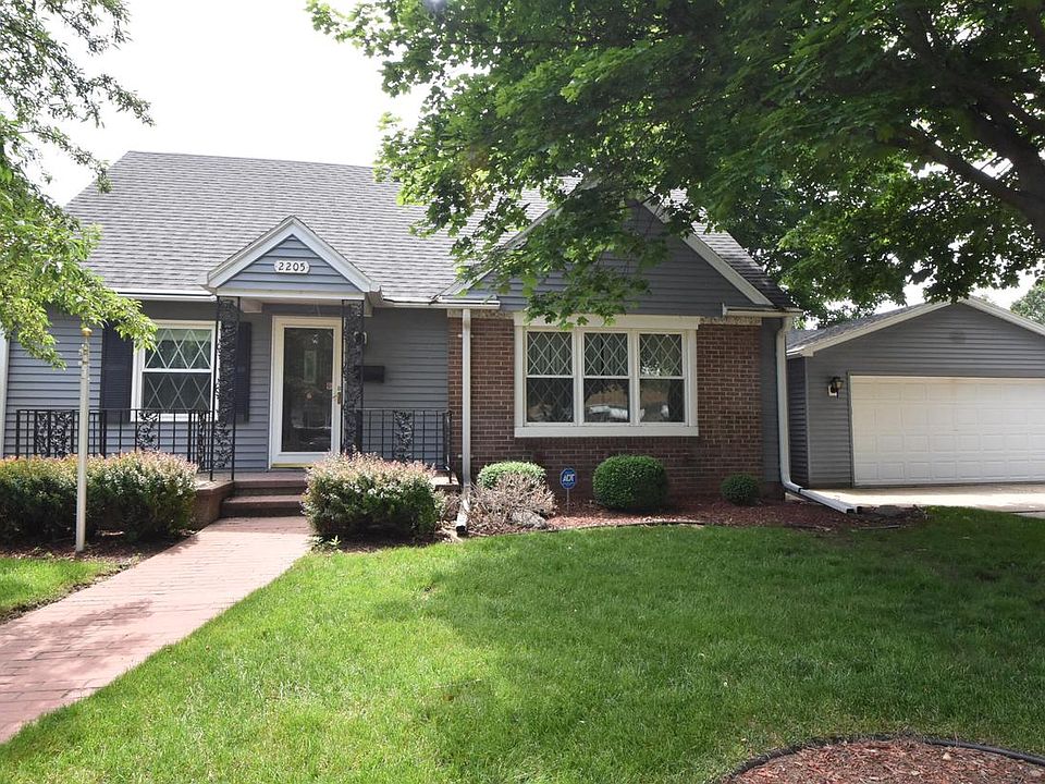 1st image of 2205 Dwight STREET