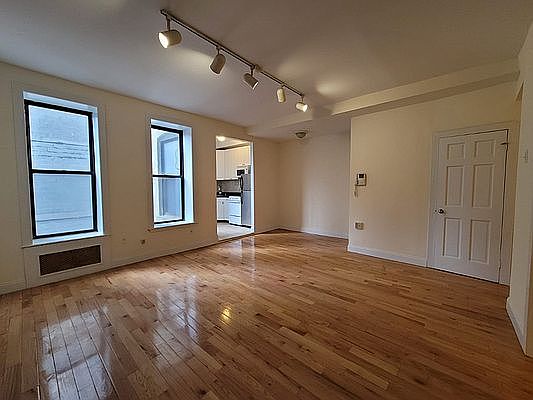 2nd image of 250 W 78th St #2X