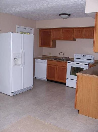 Updated eat-in kitchen