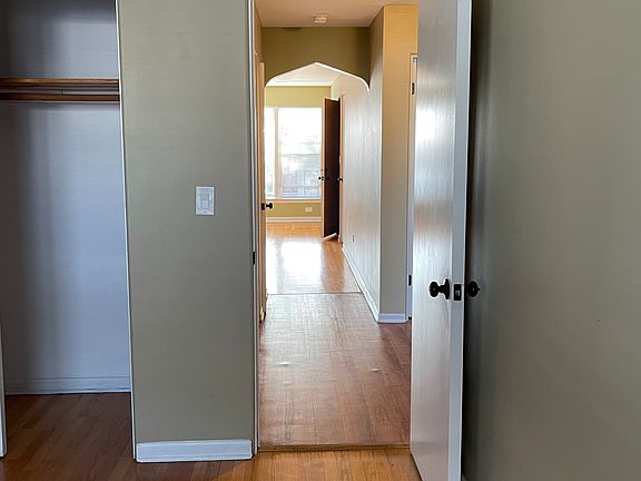 4th image of 2751 N Mont Clare Ave #1