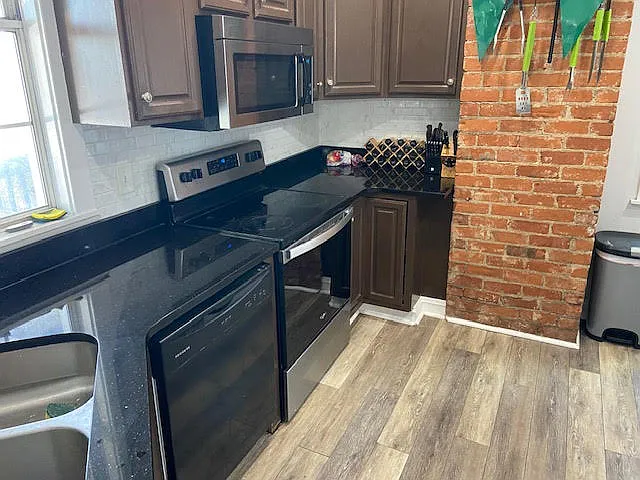 6 bed, 2750 sqft, $3,600 — Photo 3