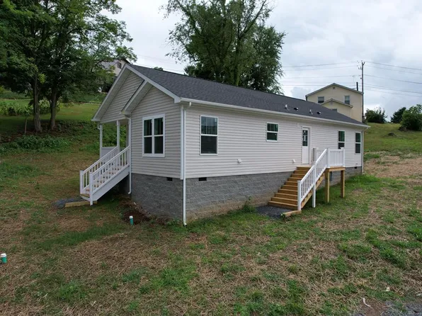 224 Palmer Ave, Marion, VA 24354