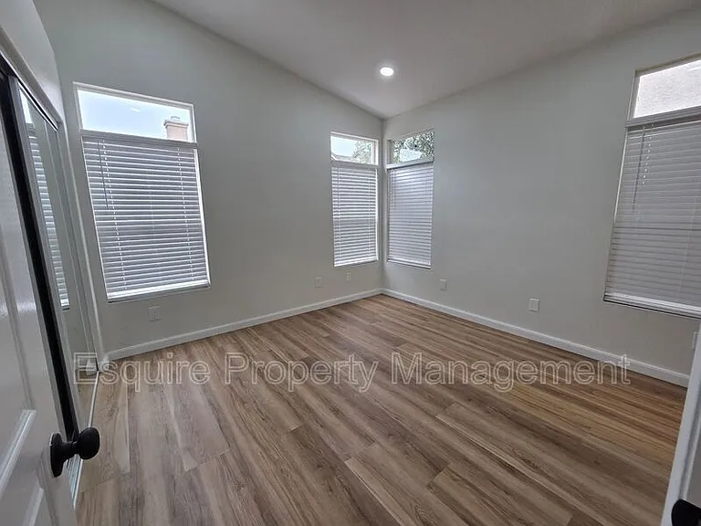 4888 Ellington St — Photo 19
