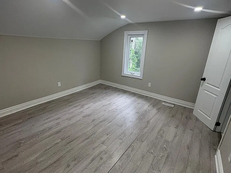 123 Charles St E — Photo 21