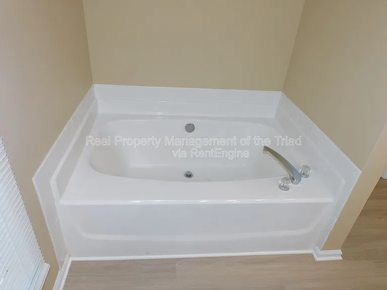 7185 Avenbury Cir — Photo 13