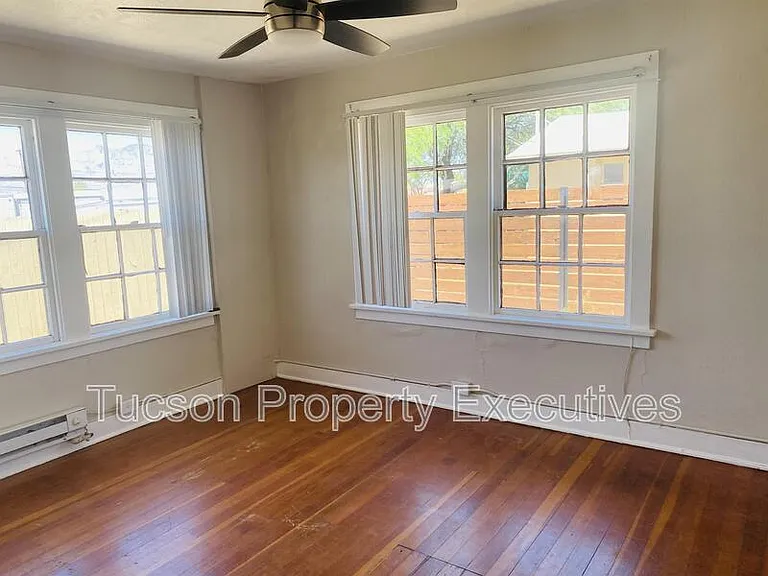 2632 N Stone Ave #9 — Photo 9