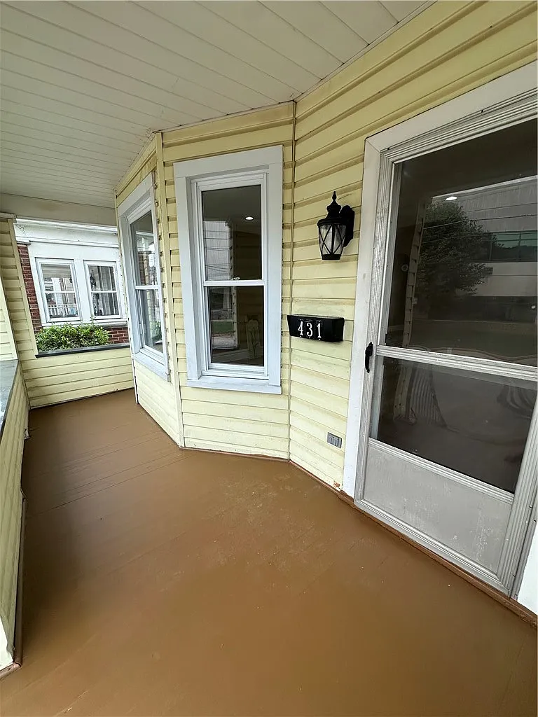 5 bed, 1232 sqft, $1,300 — Photo 2