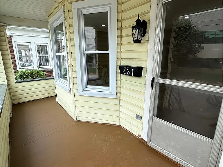 431 W Wayne St — Photo 2