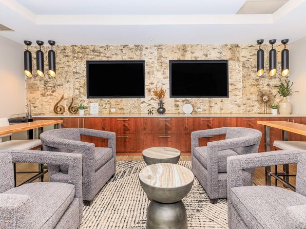 Woodview Apartments | 15 Parkway North Blvd, Deerfield, IL