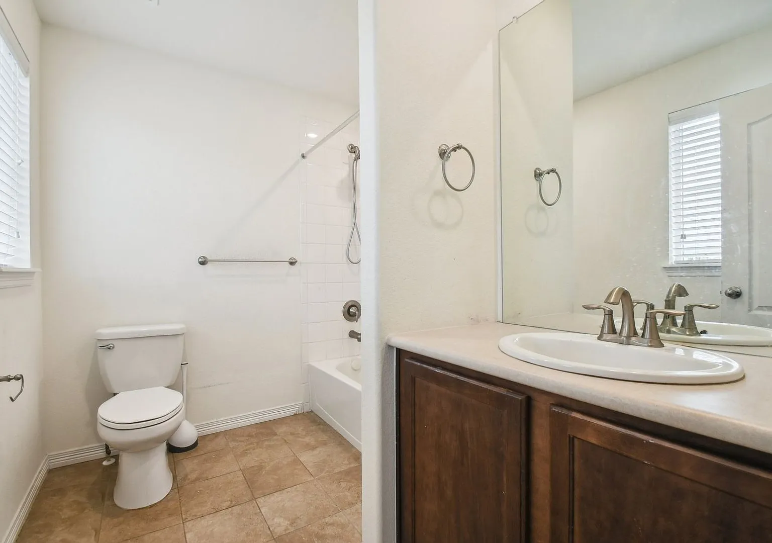 Charming 4BR House in Parker with 900 sq feet Finished Basement — Photo 4